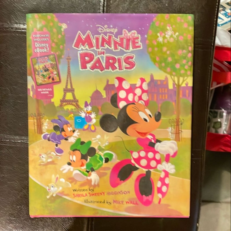 Minnie Minnie in Paris