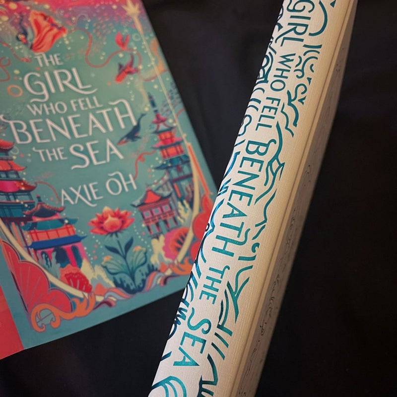 The Girl Who Fell Beneath the Sea (Fairyloot Signed Exclusice Edition)