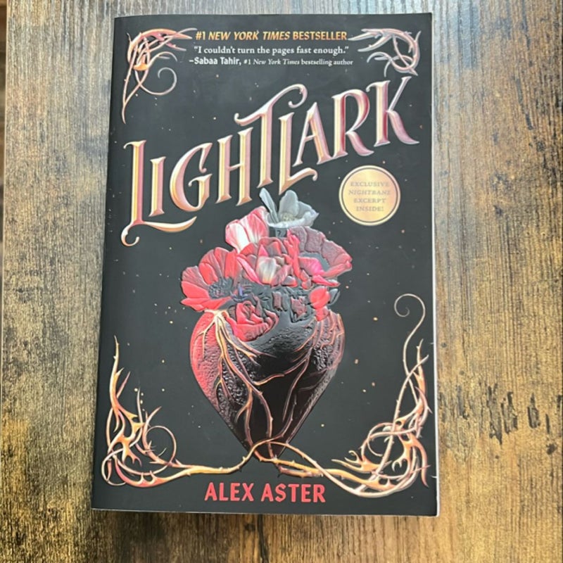 Lightlark (the Lightlark Saga Book 1)