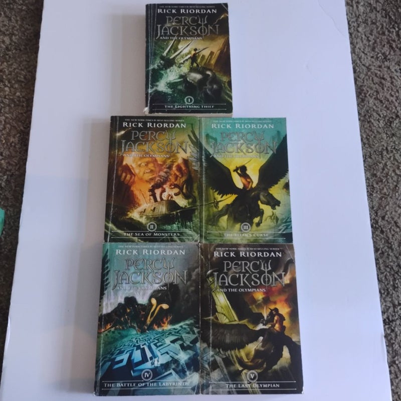Percy Jackson and the Olympians 5 Book Paperback Boxed Set (new Covers W/poster)