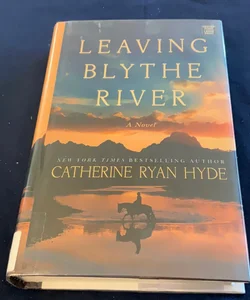 Leaving Blythe River: LARGE PRINT