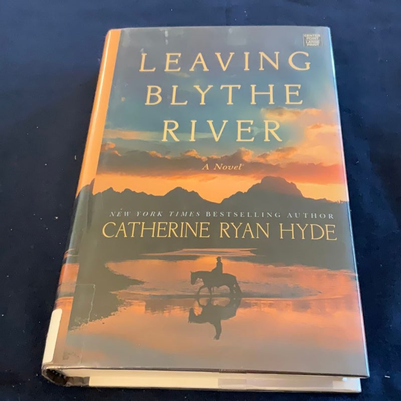 Leaving Blythe River: LARGE PRINT
