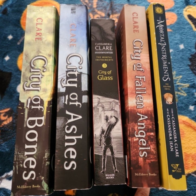 The Mortal Instruments bundle - Books 1-4 and graphic novel