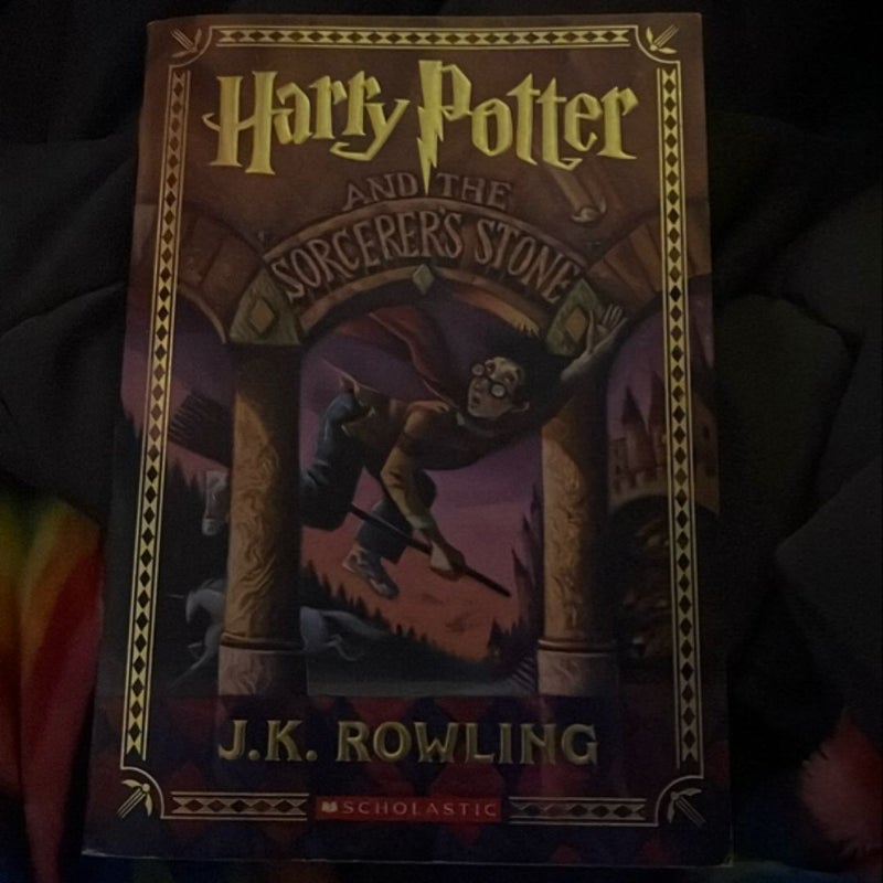 Harry Potter and the Sorcerer's Stone (Harry Potter, Book 1)