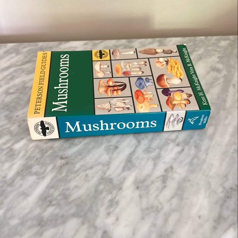 A Peterson Field Guide to Mushrooms