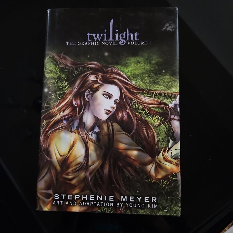 Twilight: the Graphic Novel, Vol. 1