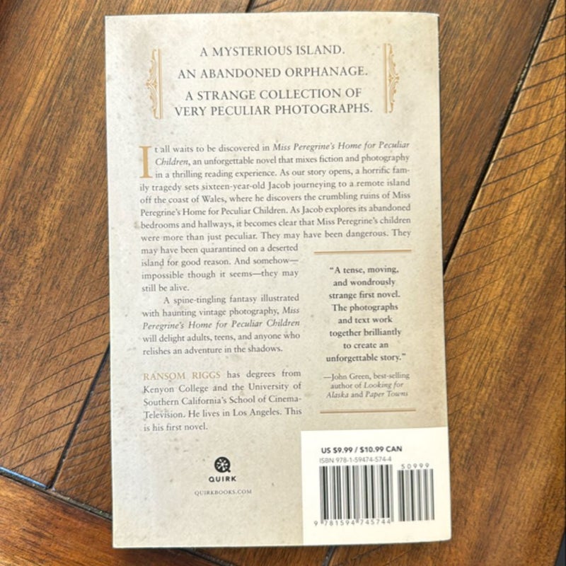 Miss Peregrine's Home for Peculiar Children & Hollow City (2 book set) 
