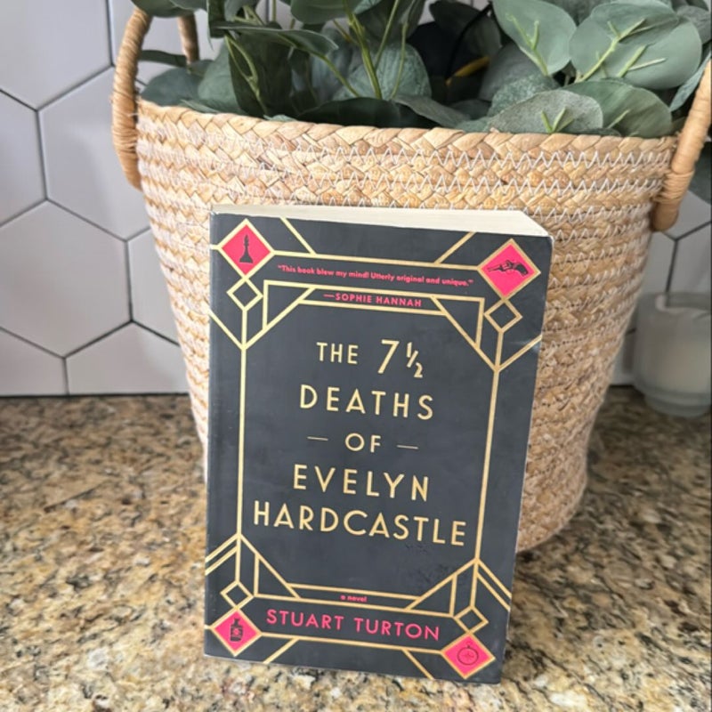 The 7½ Deaths of Evelyn Hardcastle