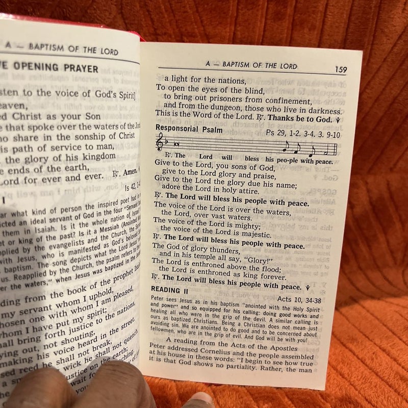 New… Saint Joseph Sunday Missal and Hymnal 