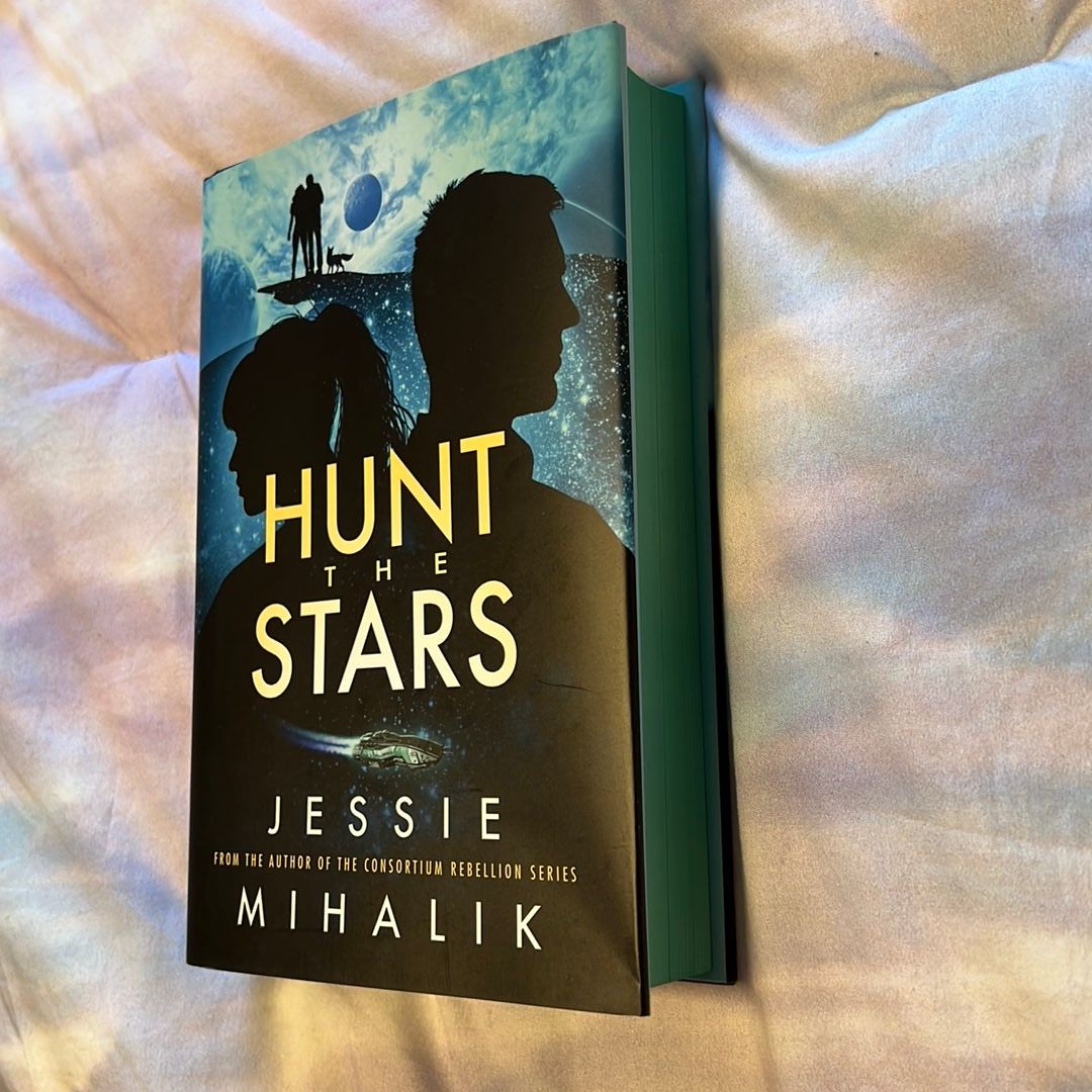 Hunt the Stars by Jessie Mihalik, Hardcover | Pangobooks