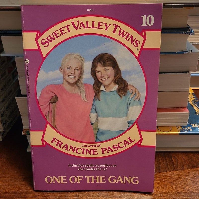 Sweet Valley Twins #10: One of the Gang