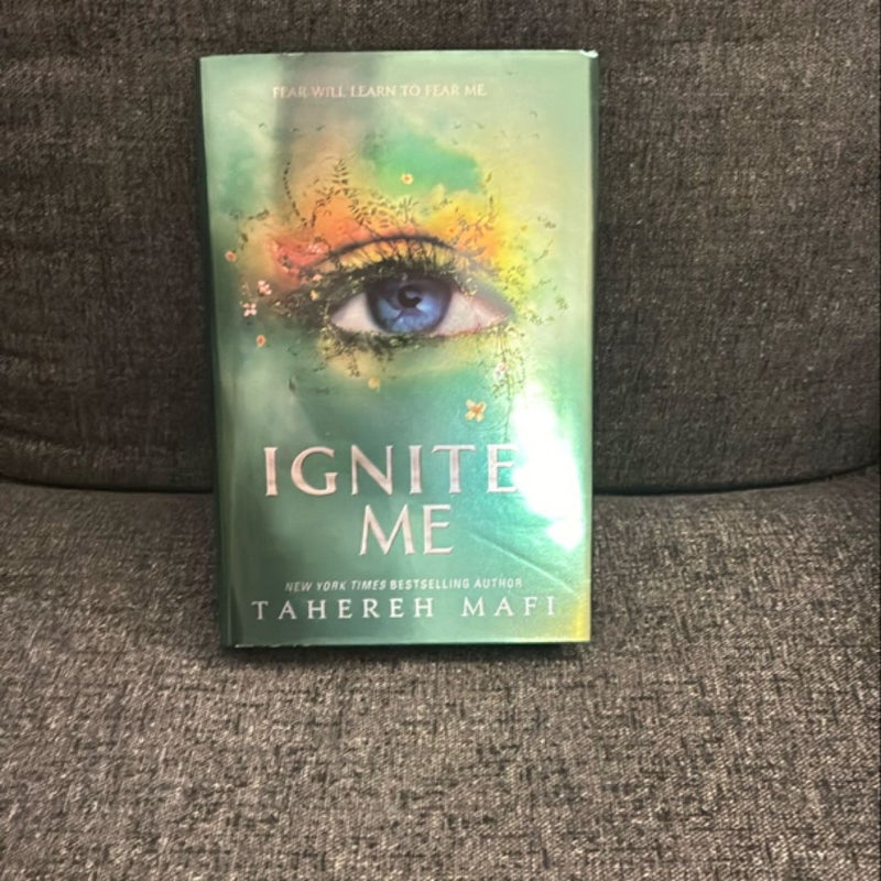 Shatter Me, Unravel Me, Ignite Me Fairyloot Editions