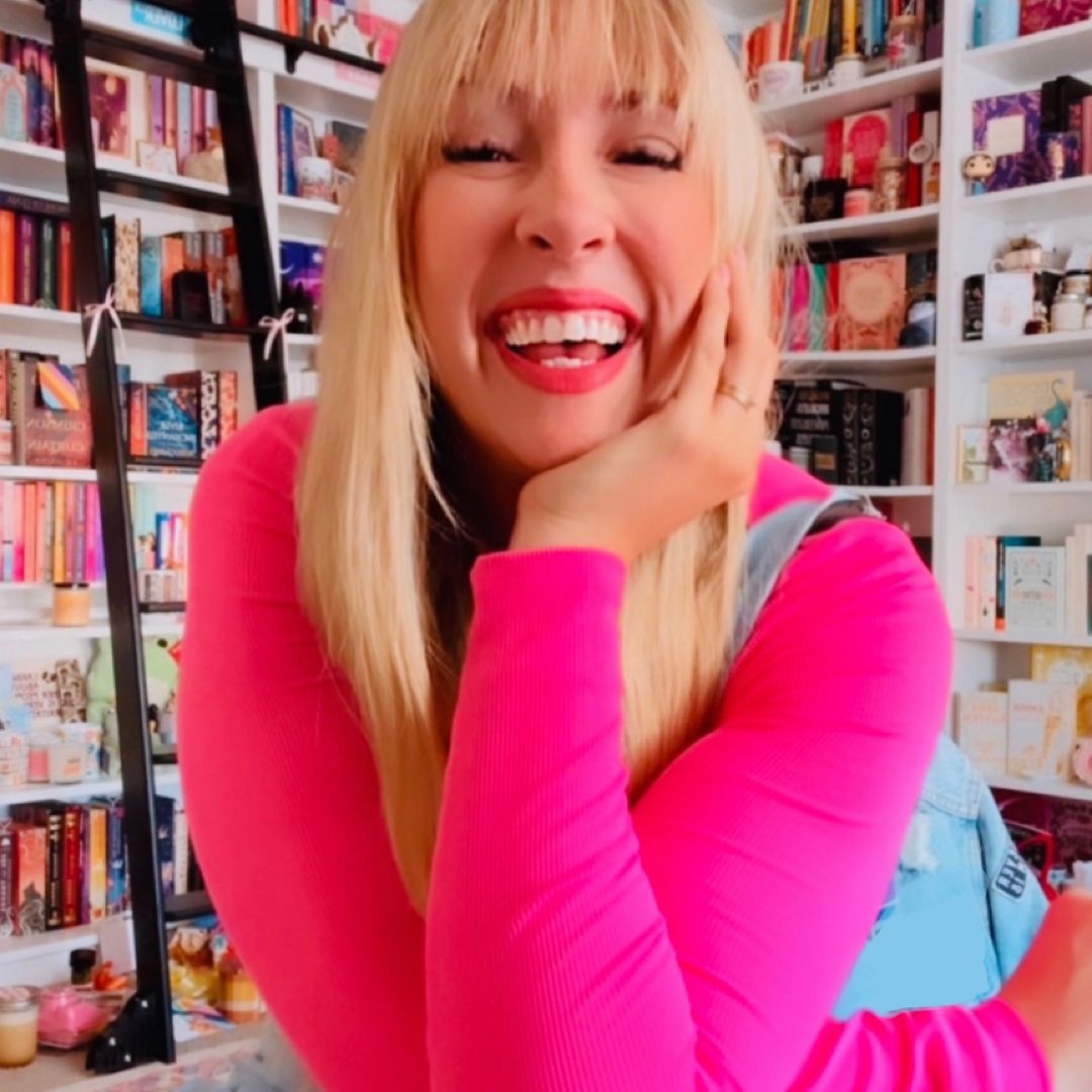 Lynette (@storyhooked)