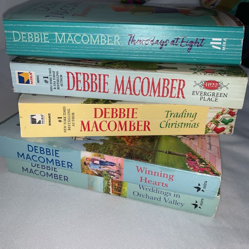 Lot of 5 Debbie Macomber paper back books, novels lovers pocket book. 