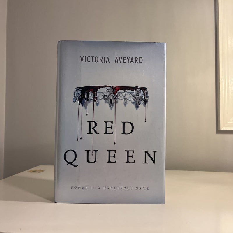 Red Queen by Victoria Aveyard, Hardcover