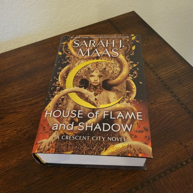 House of Flame and Shadow. A Crescent City Novel