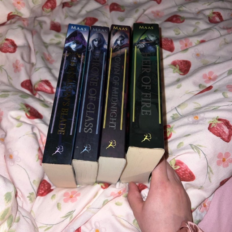 Throne of Glass 1-4 OOP Paperback Bundle!