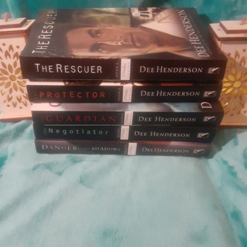 5 O'Malley series Book Set By Dee Henderson,
Prequel: Danger in the Shadows,
1: The Negotiator,
2: The Guardian,
4: the Protector,
6: the Rescuer