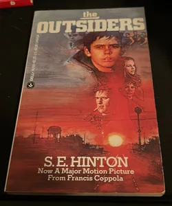 THE OUTSIDERS [MOVIE TIE-IN PAPERBACK] 1982