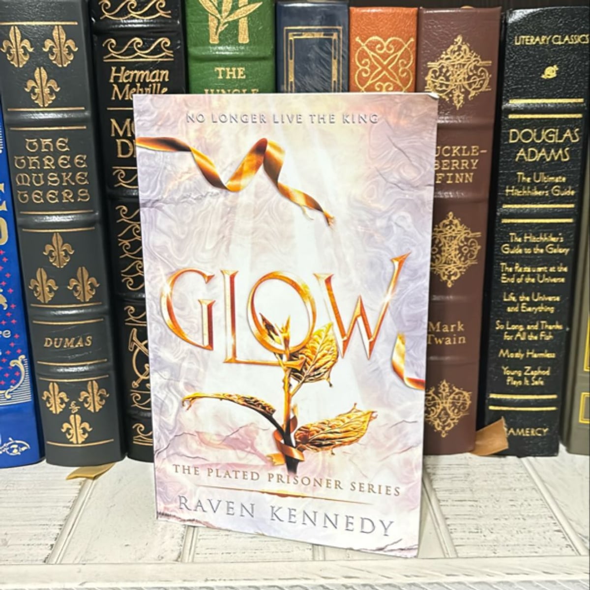 Glow by Raven Kennedy, Paperback | Pangobooks