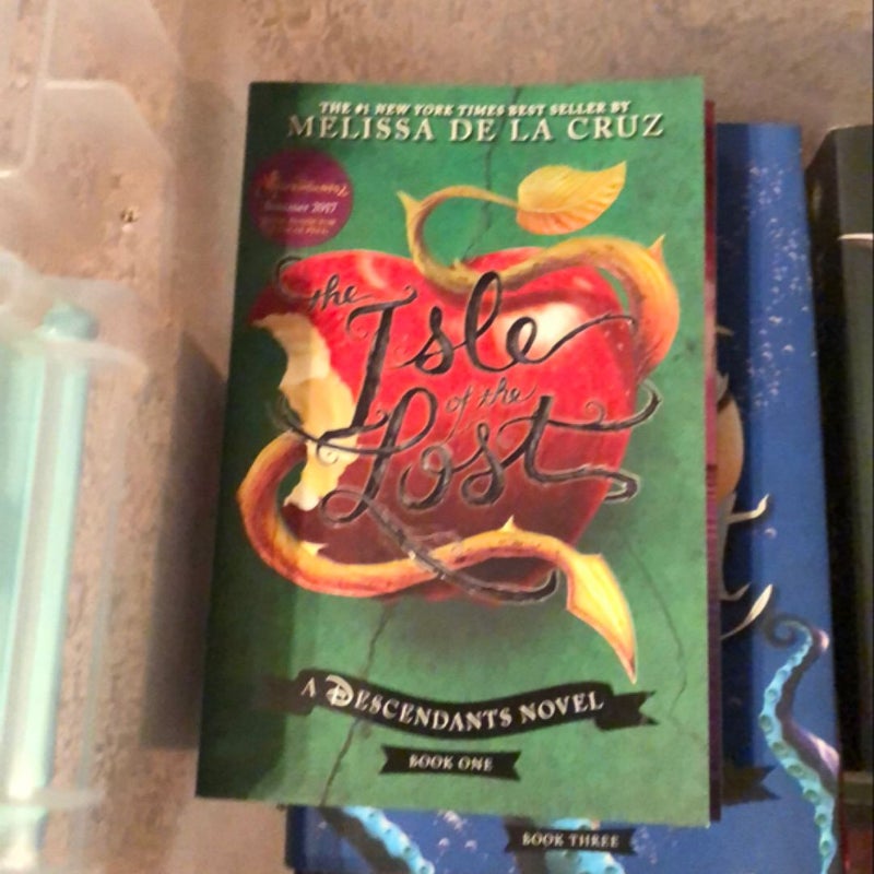 The Isle of the Lost (a Descendants Novel, Book 1)