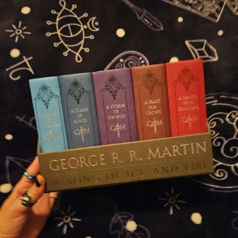 George R. R. Martin's a Game of Thrones 5-Book Boxed Set (Song of Ice and Fire Series)