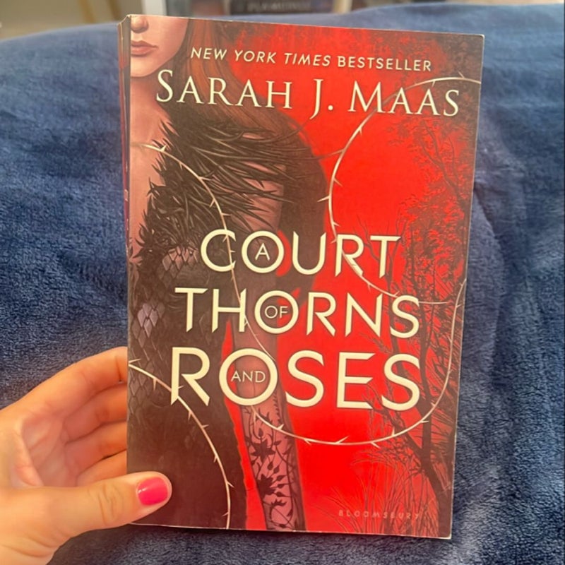 RARE: A Court of Thorns and Roses OG cover First Edtion, First Printing