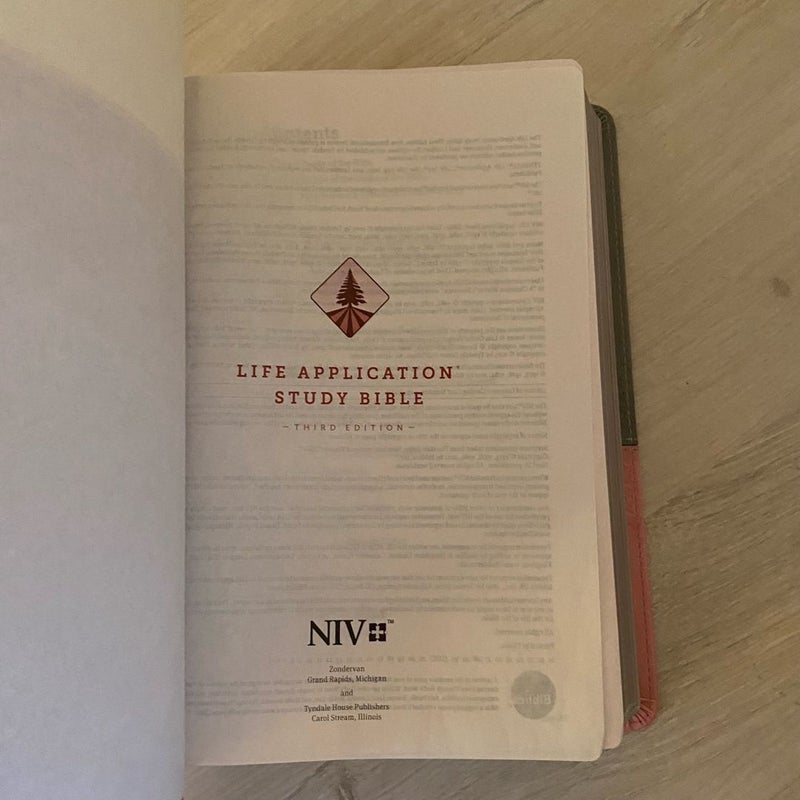 NIV Life Application Study Bible Red Letter Edition [Pink]