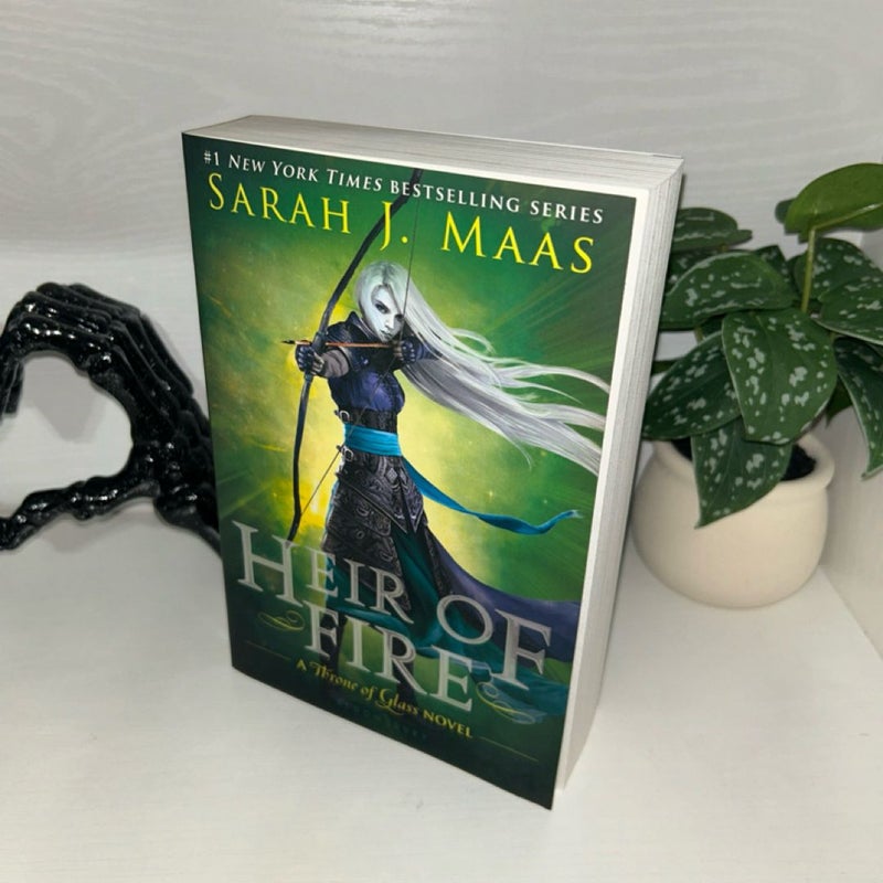 THRONE OF GLASS ORIGINAL PAPERBACK COVERS