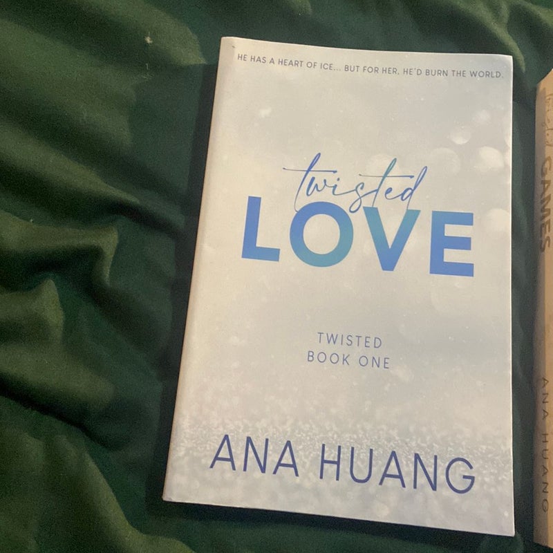 Twisted Love - Special Edition : Huang, Ana: : Books