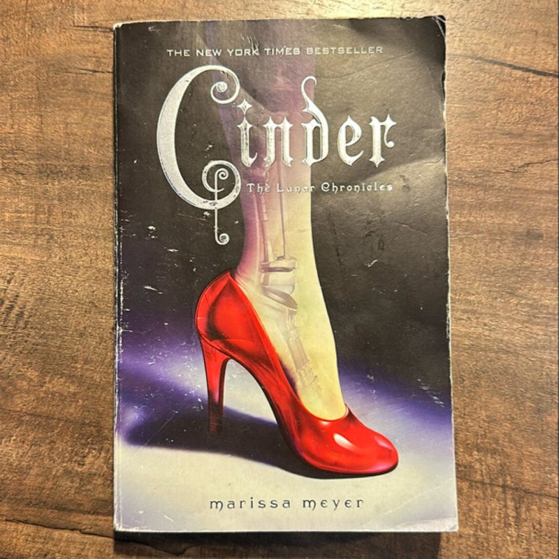 Cinder (The Lunar Chronicles)