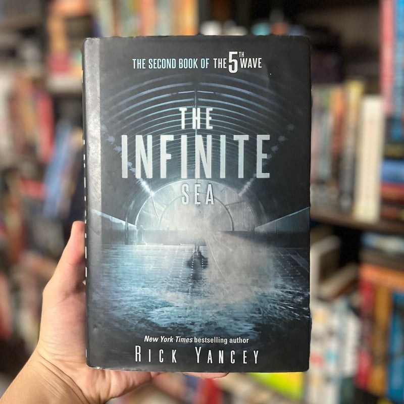 The 5th Wave & The Infinite Sea Bundle