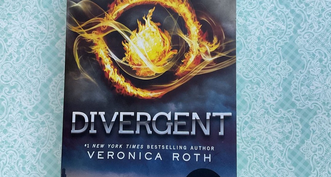 Divergent by Veronica Roth Nicolas Delort Paperback Pangobooks