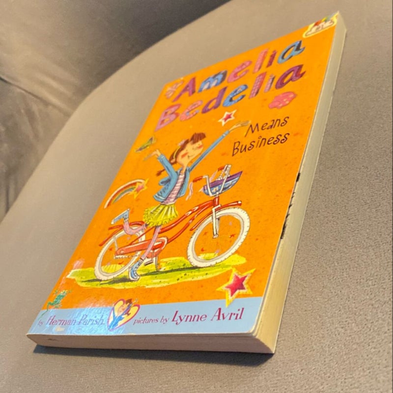 Amelia Bedelia Chapter Book #1: Amelia Bedelia Means Business