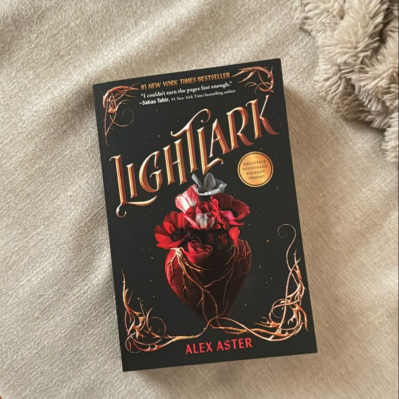 Lightlark (the Lightlark Saga Book 1)