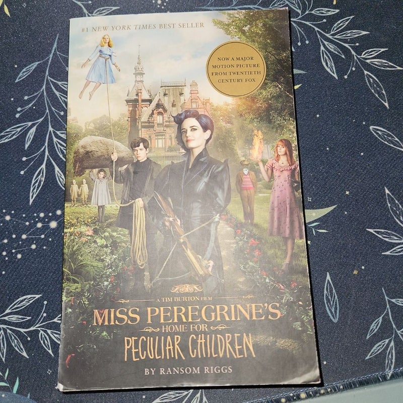 Miss Peregrine's Home for Peculiar Children (Movie Tie-In Edition)