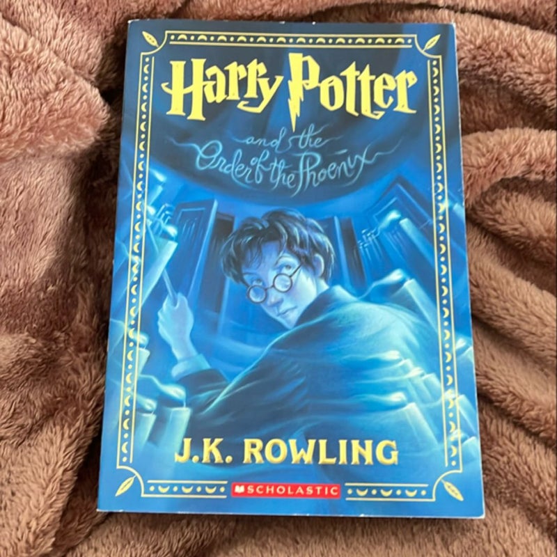 Harry Potter and the Order of the Phoenix (Harry Potter, Book 5)