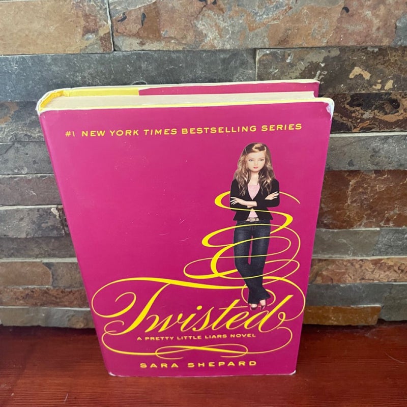 Pretty Little Liars #9: Twisted