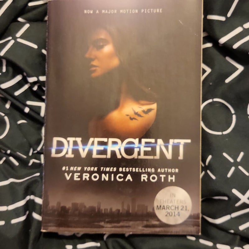 Divergent Movie Tie-In Edition