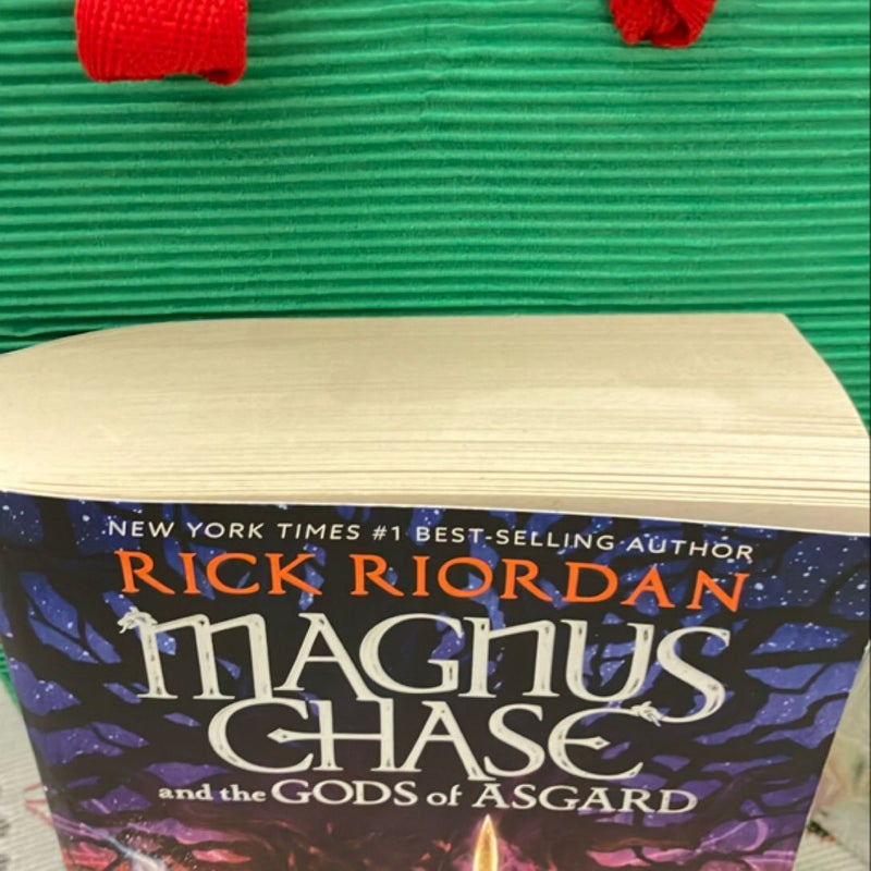 Magnus Chase and the Gods of Asgard Book 1 the Sword of Summer (Magnus Chase and the Gods of Asgard Book 1)