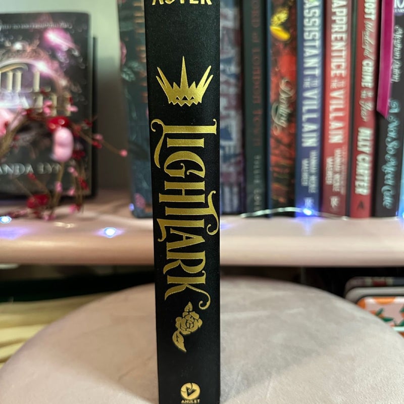 Lightlark: Collector's Edition (the Lightlark Saga Book 1)