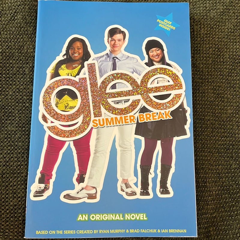 Glee: Summer Break *like new with postcards