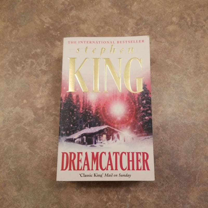 Dreamcatcher (massmarket UK paperback)