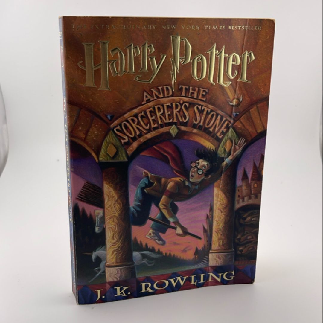 Harry Potter and the Sorcerer's Stone (Harry Potter, Book 1)