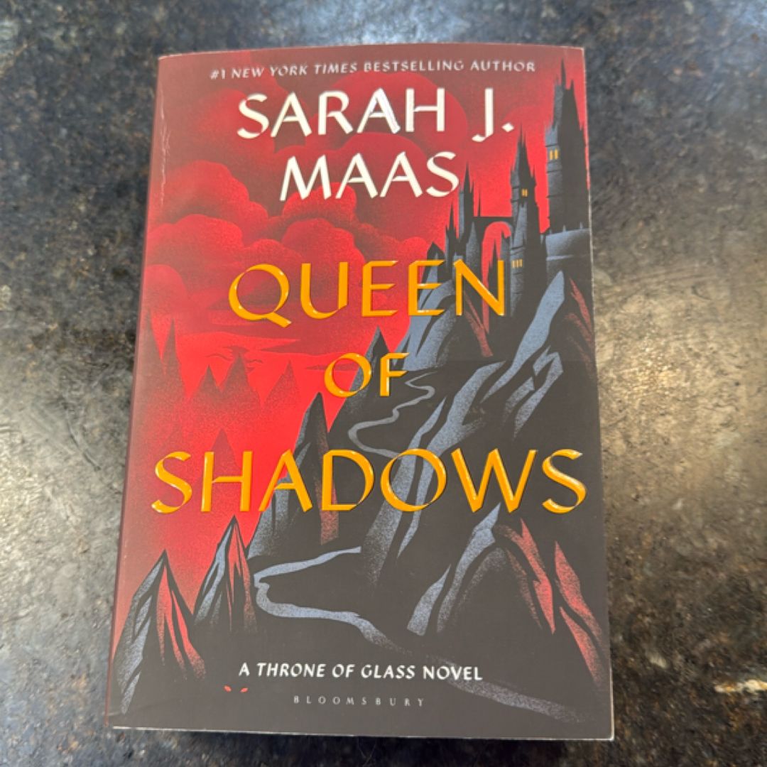 thumbnail image 2 of Queen Of Shadows (Throne Of Glass, Book 4) By Sarah J. Maas - Trade Paperback, Good Condition 2 of 4