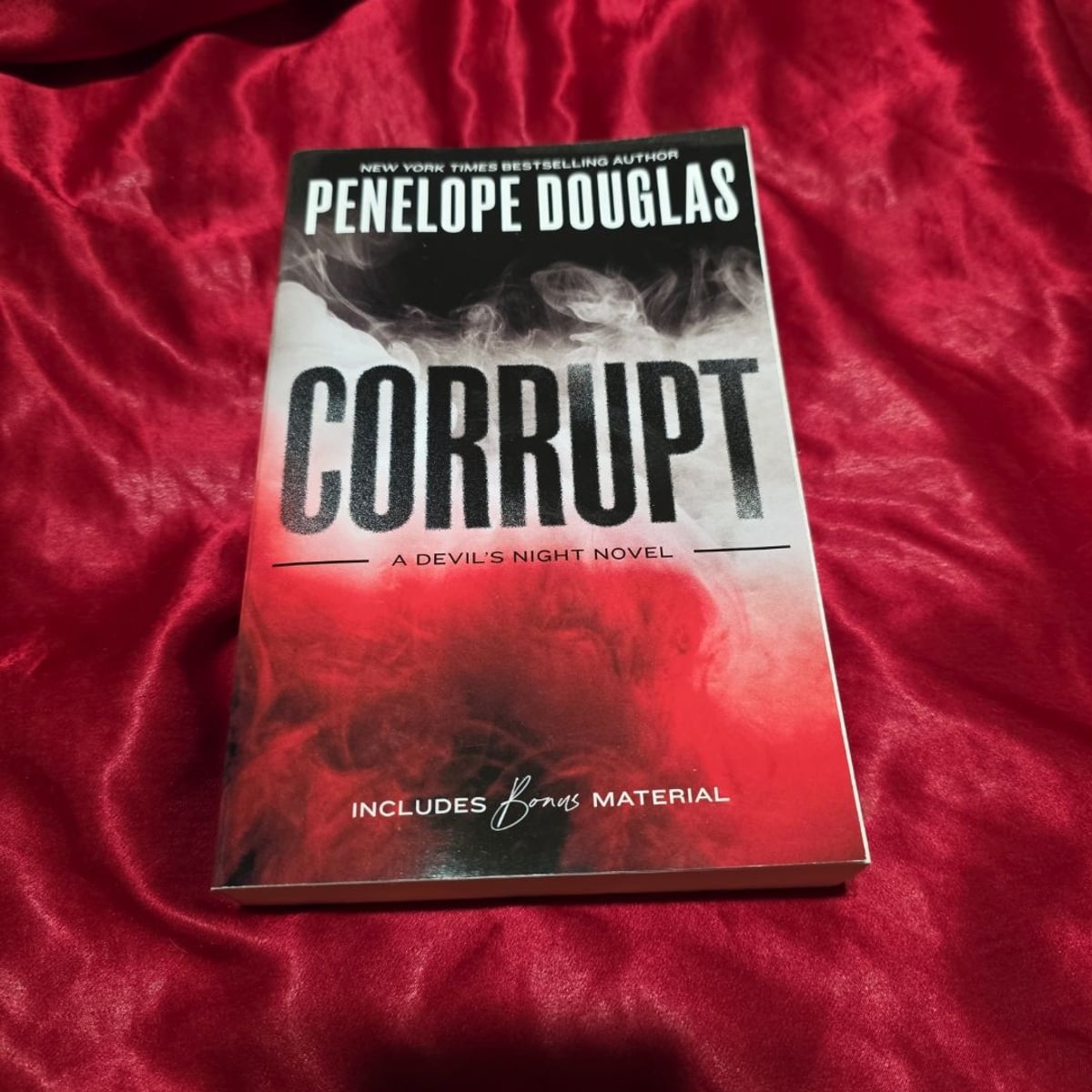 Corrupt by Penelope Douglas, Paperback | Pangobooks