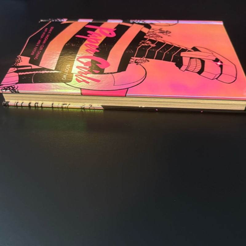 Paper Girls Deluxe Edition Volume 2