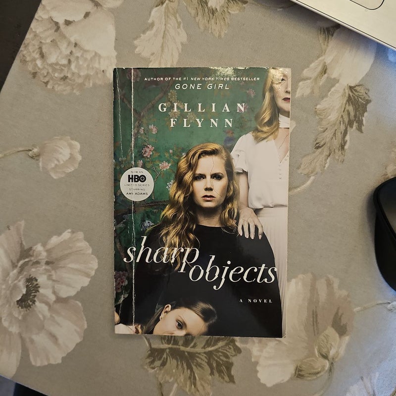 Sharp Objects (Movie Tie-In)