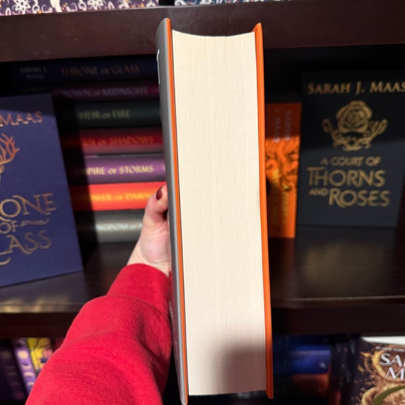A Court of Silver Flames (Barnes and Noble Exclusive)