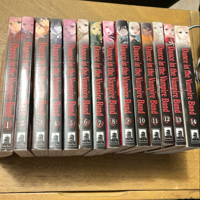 Dance in the Vampire Bund Vol. 1-14